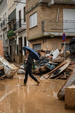 Inondations meurtrières en Espagne : "L'espoir est de retrouver des personnes disparues pour faire le deuil", témoigne le chef d'une ONG de pompiers français