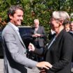 Gabriel Attal et Elisabeth Borne lors d'un congrès de Renaissance à Saint-Jean-de-Luz (Pyrénées-Atlantiques) le 5 octobre 2024