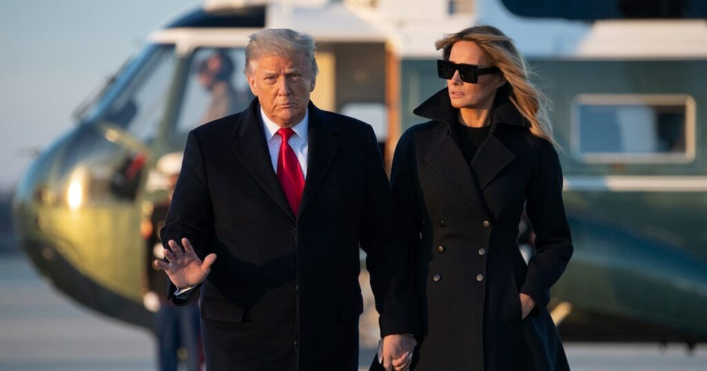 Le président américain Donald Trump et sa femme Melania Trump à la base Andrews, le 23 décembre 2020 dans le Maryland