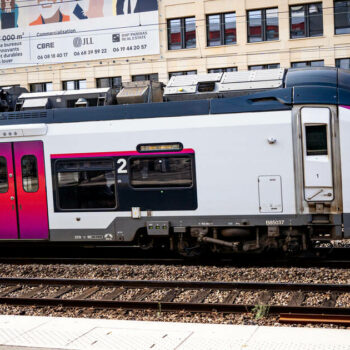 Agression à la hache dans le RER E : quatre mineurs mis en examen et écroués