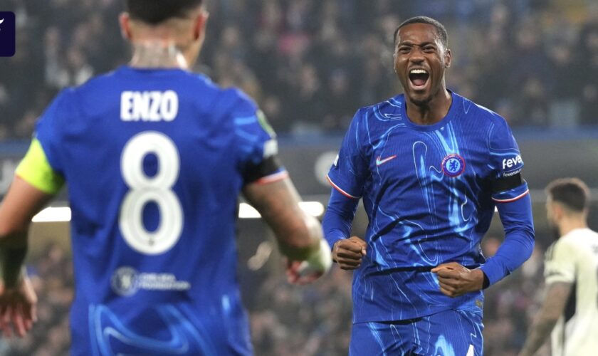 8:0 gegen FC Noah: Chelsea mit Rekordsieg, Manchester siegt mit van Nistelrooy