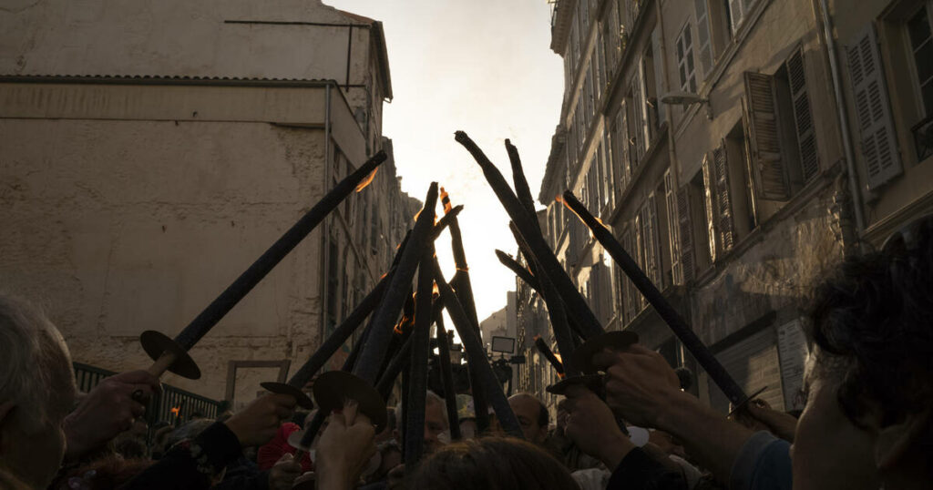 Allemagne en crise, procès de la rue d’Aubagne, annulation des courses hippiques… L’actu de ce jeudi matin