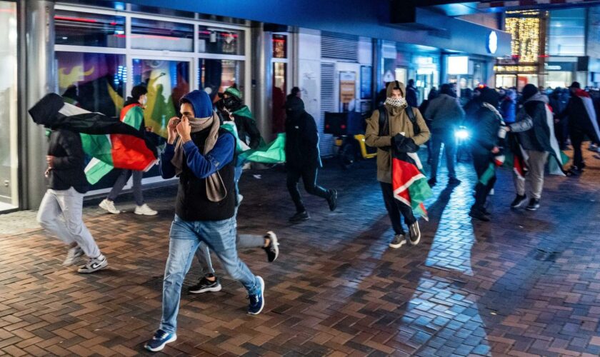 Amsterdam: Israel schickt nach Ausschreitungen Flieger für Fußballfans