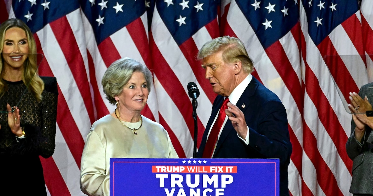 Donald Trump et Susie Wiles le 6 novembre 2024 à West Palm Beach, en Floride