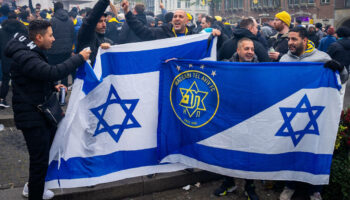 Supporteurs de foot israéliens attaqués à Amsterdam : ce que l’on sait des faits, du contexte et des réactions