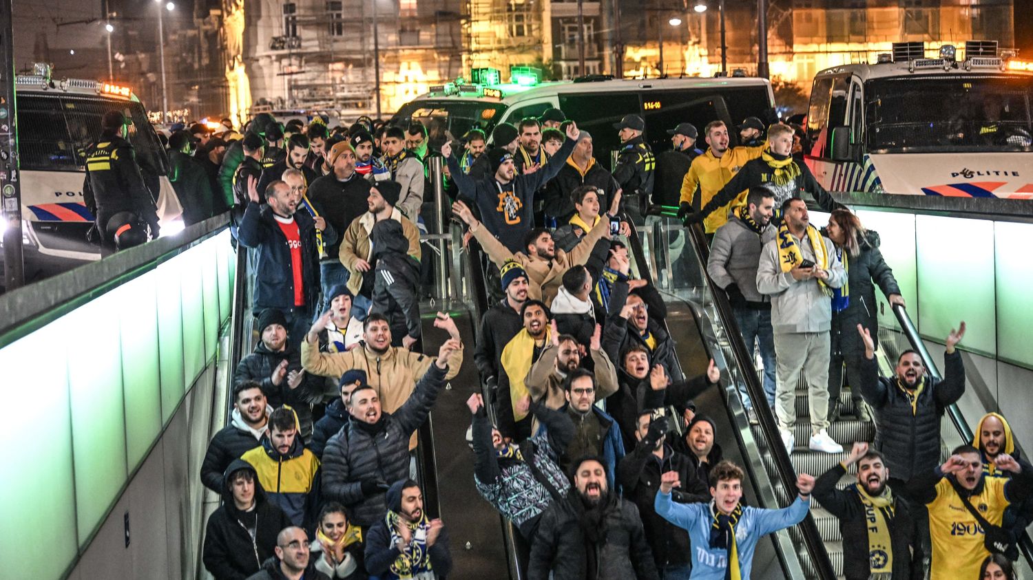 TÉMOIGNAGE. "C'était pire qu'un guet-apens" : un supporter du Maccabi Tel-Aviv raconte l'agression de supporters israéliens à Amsterdam