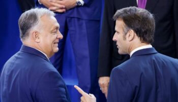 A Budapest, Macron et Orbán surfent sur l’élection de Trump dans un duo inattendu