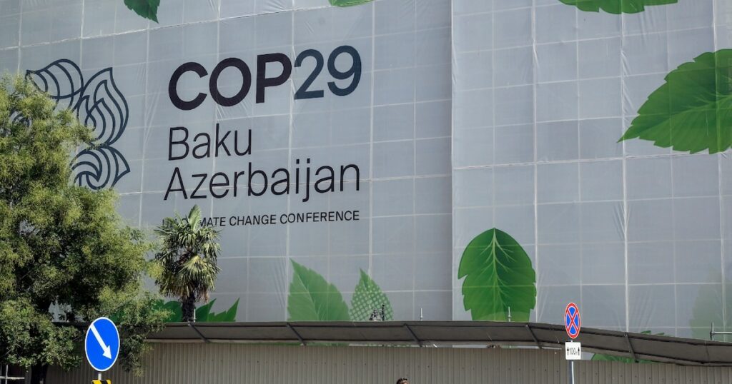 Le logo de la COP29 à Bakou le 11 septembre 2024