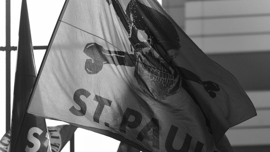 FC St. Pauli: Der FC St. Pauli ist jetzt eine Genossenschaft – warum noch mal?