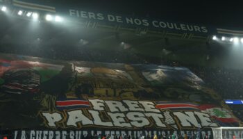 Banderole « Free Palestine » : le PSG contrôlera désormais les tifos des ultras parisiens à domicile