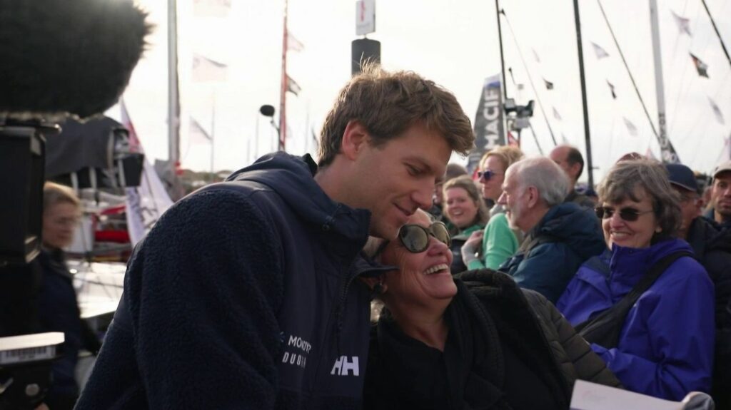 Vendée Globe 2024 : la foule au rendez-vous aux Sables-d'Olonne pour le départ de la 10e édition