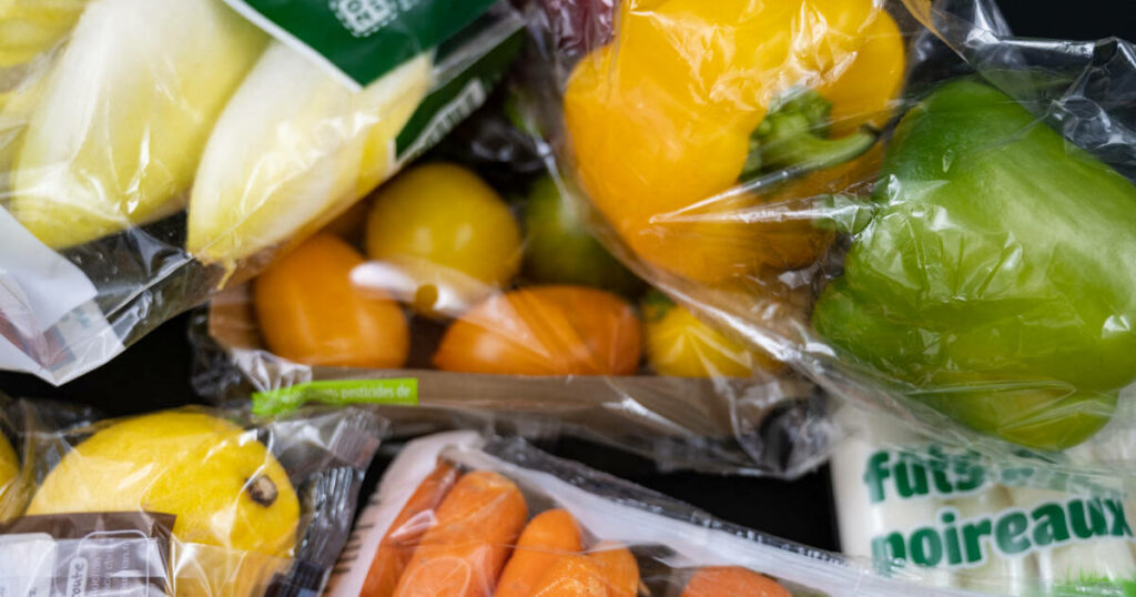 Le Conseil d’Etat repousse la fin des emballages plastiques pour les fruits et légumes