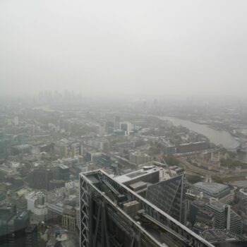 A view across London from the viewing platform of Horizon 22 in Bishopsgate, as the sky is rendered grey, caused by high pressure over the UK trapping moisture near the surface of the Earth, creating stubborn cloud or, in weather parlance, 'anticyclonic gloom'. High pressure results in little or no wind which would otherwise move the cloud around and break it up. Picture date: Friday November 8, 2024.