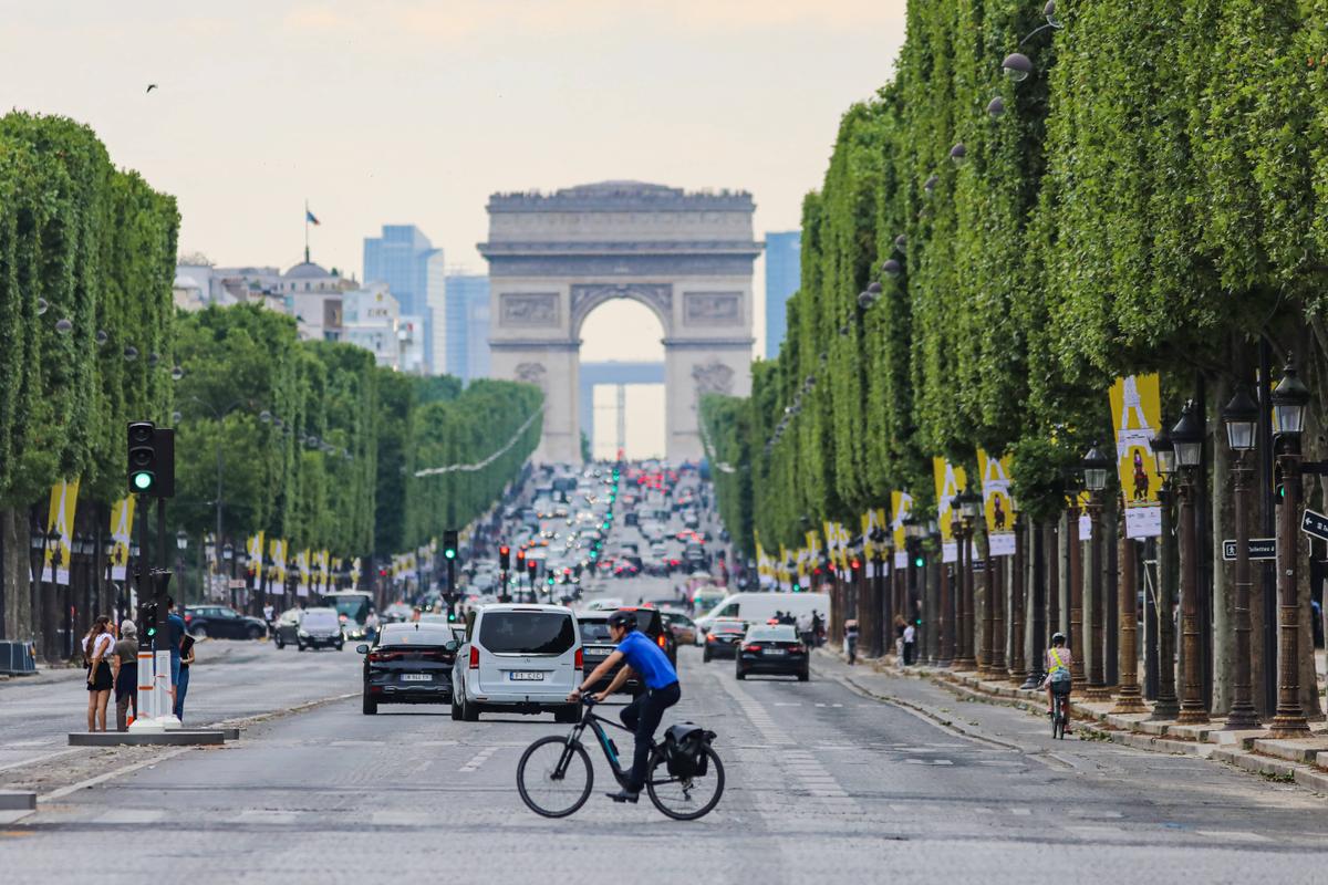 Réduire la place de la voiture en ville est-il aussi impopulaire qu’on le pense ?