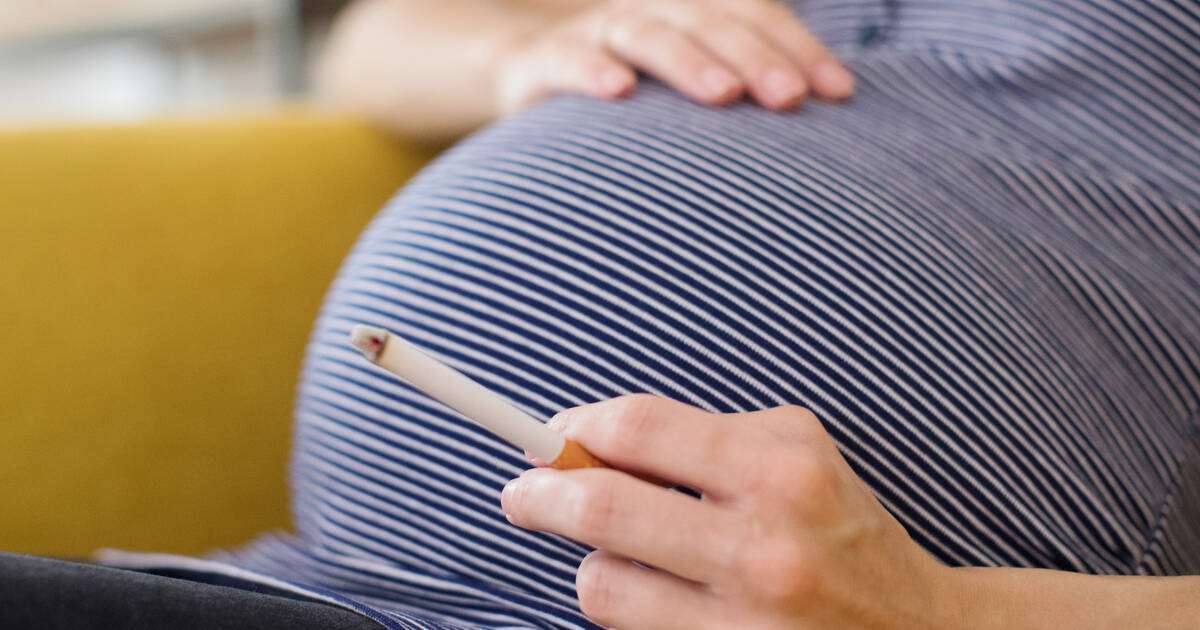 Enceintes et fumeuses : «Il ne faut pas culpabiliser ces femmes, mais les écouter et les aider»