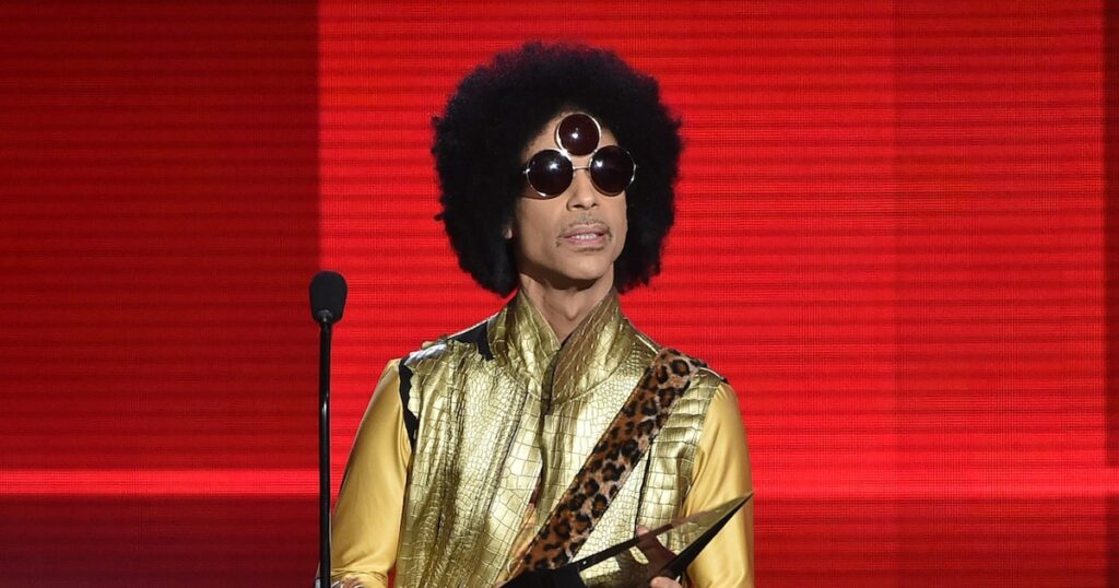 Le musicien américain Prince lors des American Music Awards à Los Angeles, le 22 novembre 2015