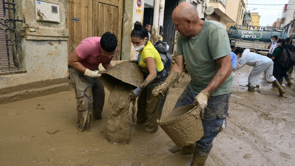 Après les inondations en Espagne, des manifestations prévues contre les autorités