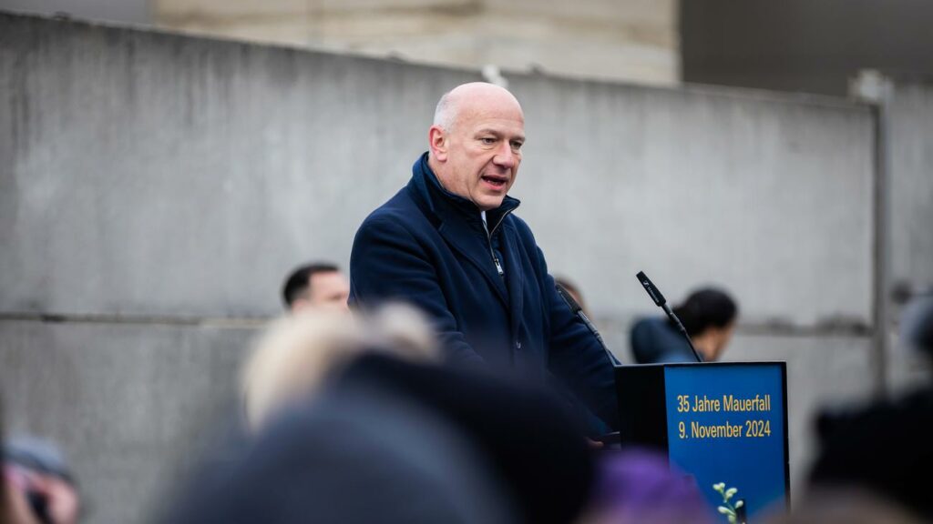 Jahrestag der Novemberpogrome: Berlins Bürgermeister fordert mehr Einsatz gegen Antisemitismus