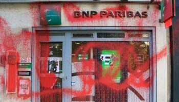 Des militants manifestent à Lille contre le rôle de BNP Paribas dans la guerre d’Israël