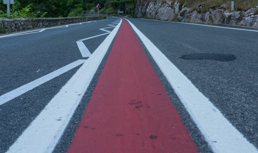 La grande ligne rouge est déjà arrivée en France, attention à l'amende si vous ne connaissez pas sa signification