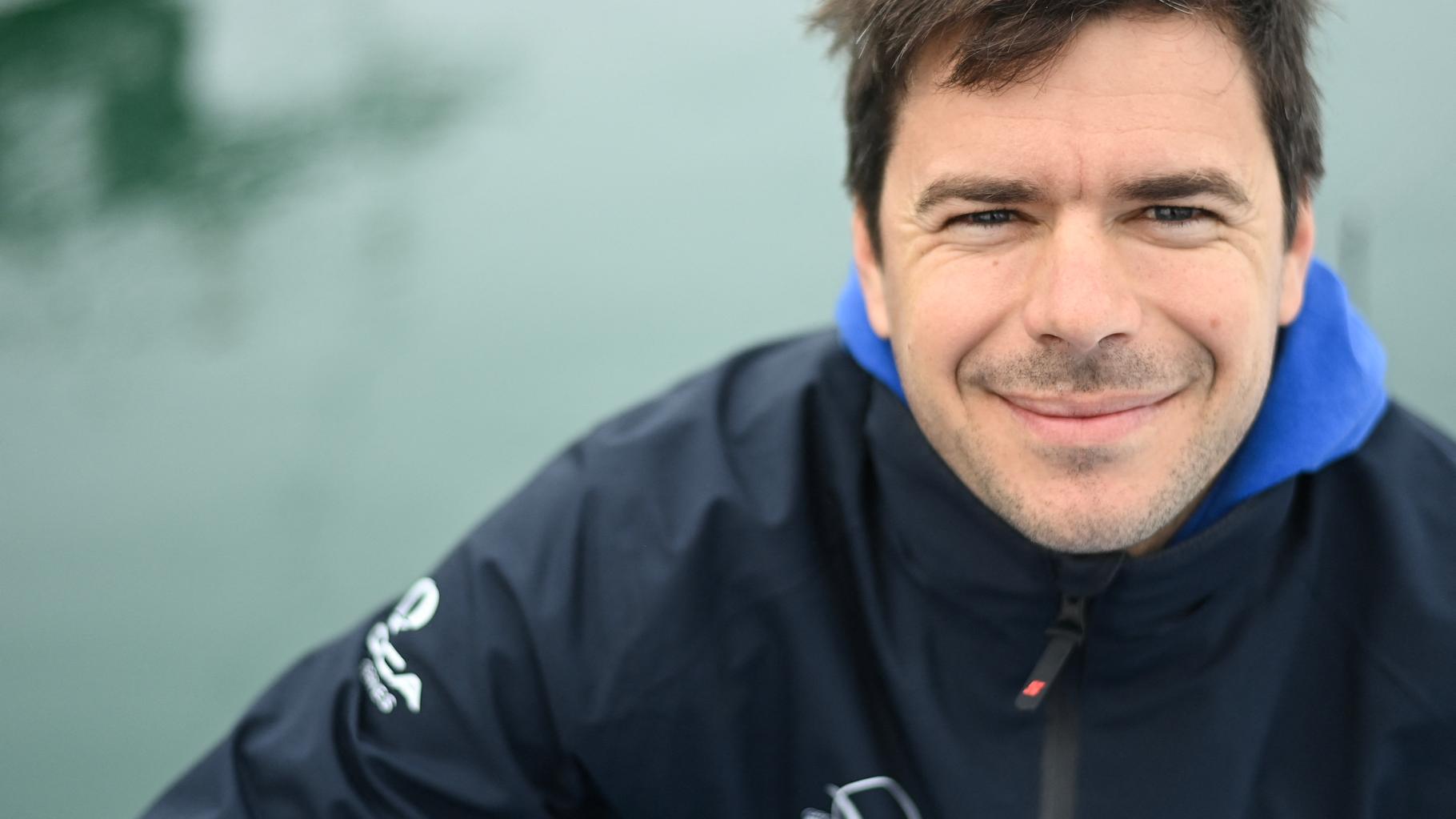 Vendée Globe : Sébastien Simon n’a pas pu cacher ses larmes à l’idée de devoir quitter sa chienne