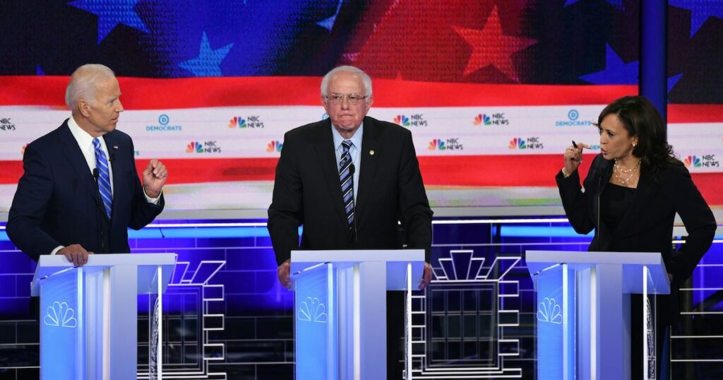 Joe Biden (G), Bernie Sanders (C) et Kamala Harris (D) lors du débat démocrate, le 27 juin 2019 à Miami.