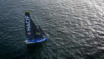 Vendée Globe 2024 : au lendemain du départ, le favori Charlie Dalin prend la tête de la course