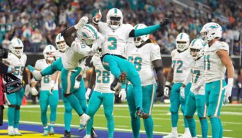 Miami Dolphins defeat Los Angeles Rams to end three-game slide