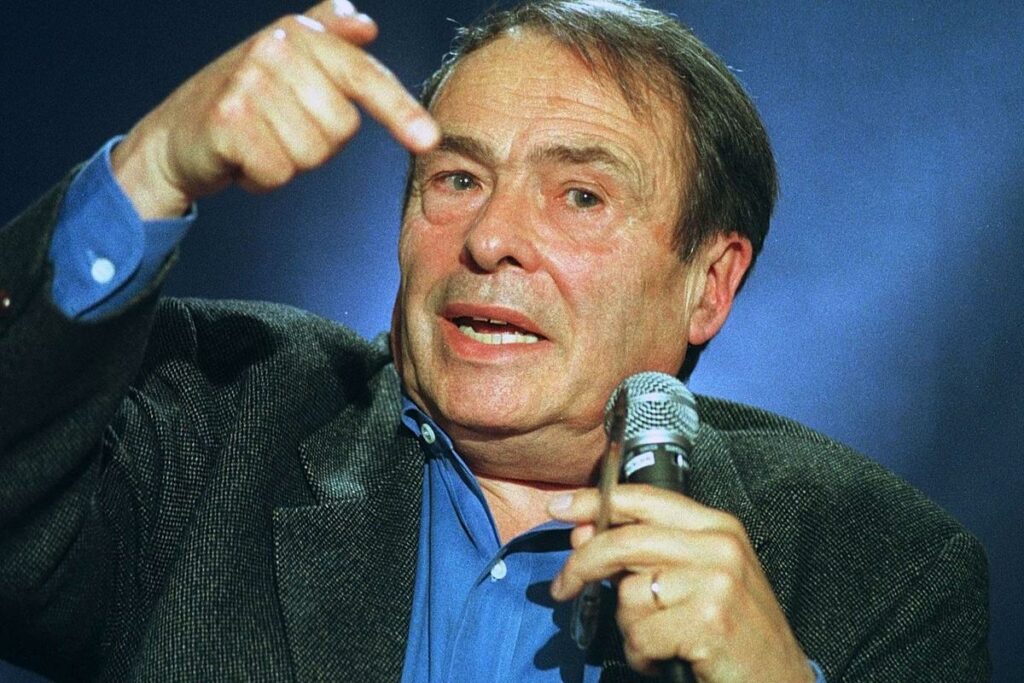 « Ses origines sociales expliquent qu’il ait choisi la sociologie » : la jeunesse de Pierre Bourdieu retracée dans un livre