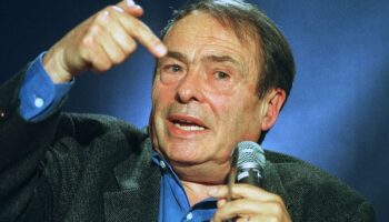 « Ses origines sociales expliquent qu’il ait choisi la sociologie » : la jeunesse de Pierre Bourdieu retracée dans un livre