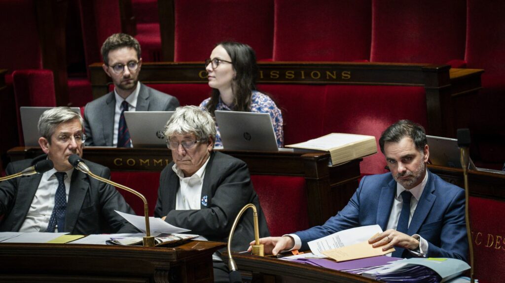 DIRECT. Budget 2025 : le RN et les députés du "socle commun" voteront contre la partie "recettes", la gauche se prononcera en faveur du texte