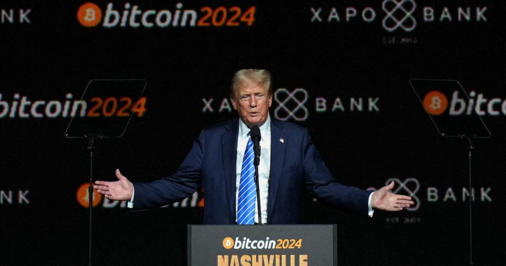 Les promesses de Donald Trump, devenu le «champion du Bitcoin», séduisent le monde de la crypto et font envoler les cours