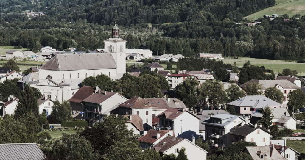 Haute-Savoie : trois enfants retrouvés morts dans une maison à Taninges, leur mère recherchée