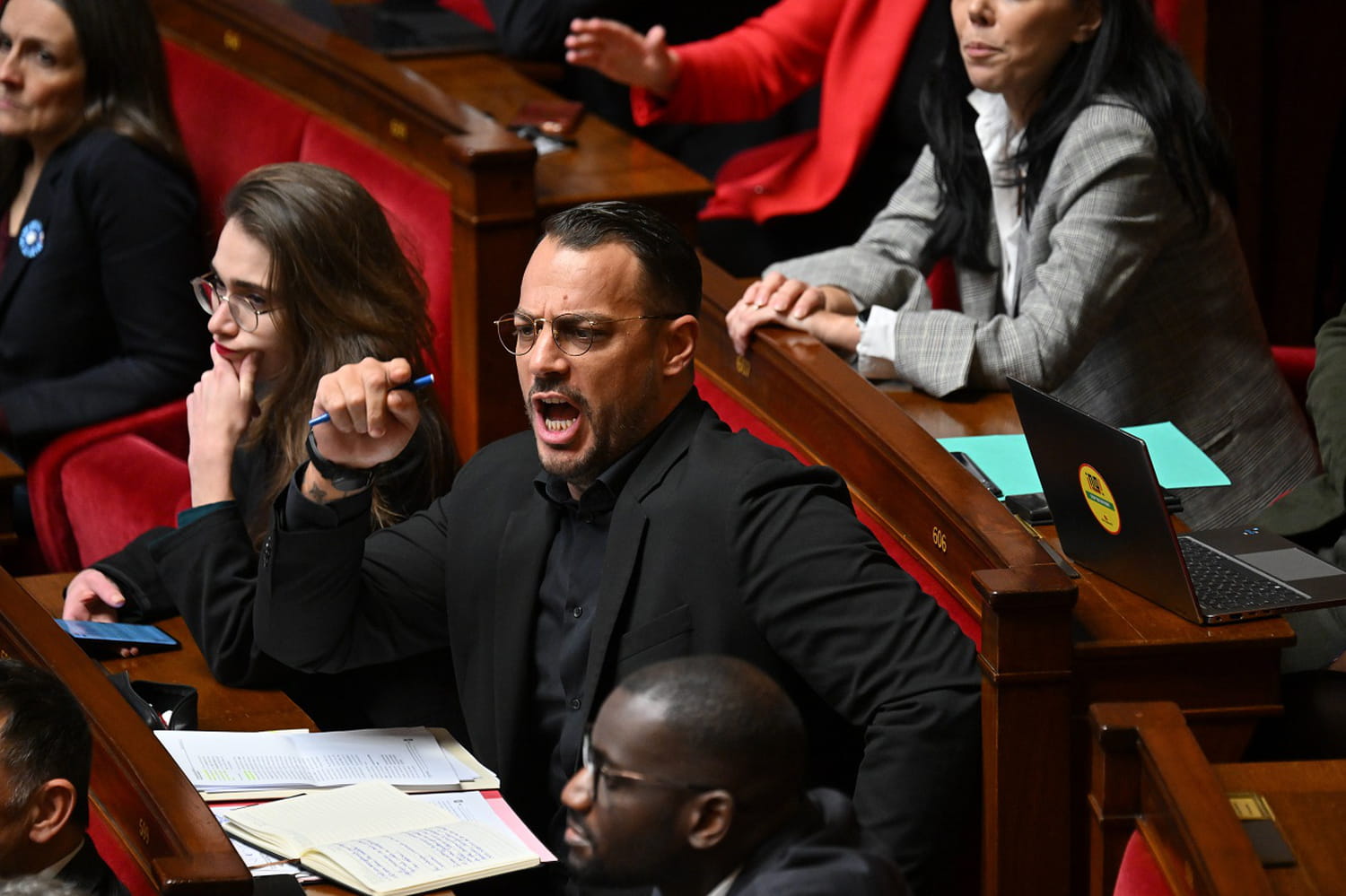 "Dans les poubelles !" : ce qu'a dit le député Delogu à l'Assemblée réactive la polémique