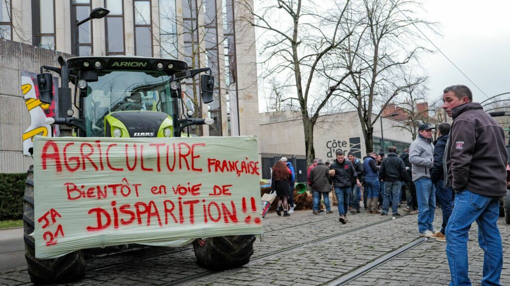 Plus de 600 parlementaires français affirment dans une tribune leur opposition à l'accord commercial entre l'Union européenne et le Mercosur