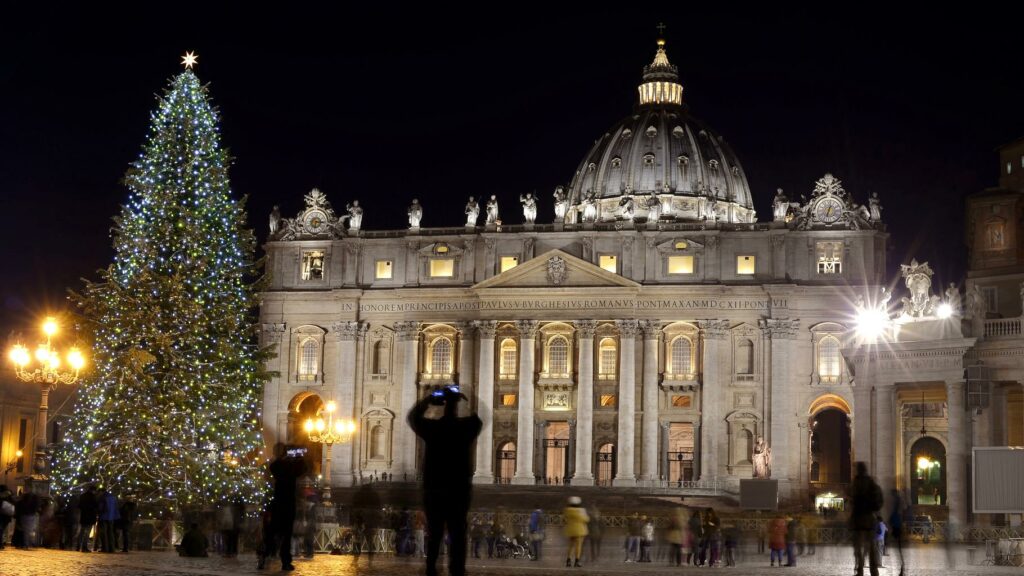 En Italie, des militants écolos exhortent le pape à ne pas « sacrifier » un arbre vieux de 200 ans pour Noël