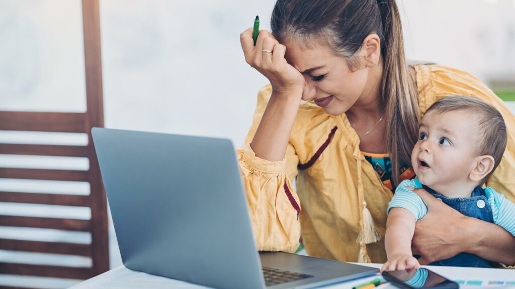 Même après une séparation, les mères ne peuvent pas divorcer de la charge mentale liée aux enfants