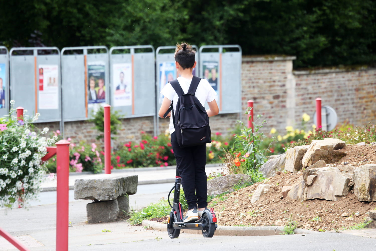 Les trottinettes électriques font un carton, mais trop d'usagers ignorent cette règle essentielle qui peut coûter cher