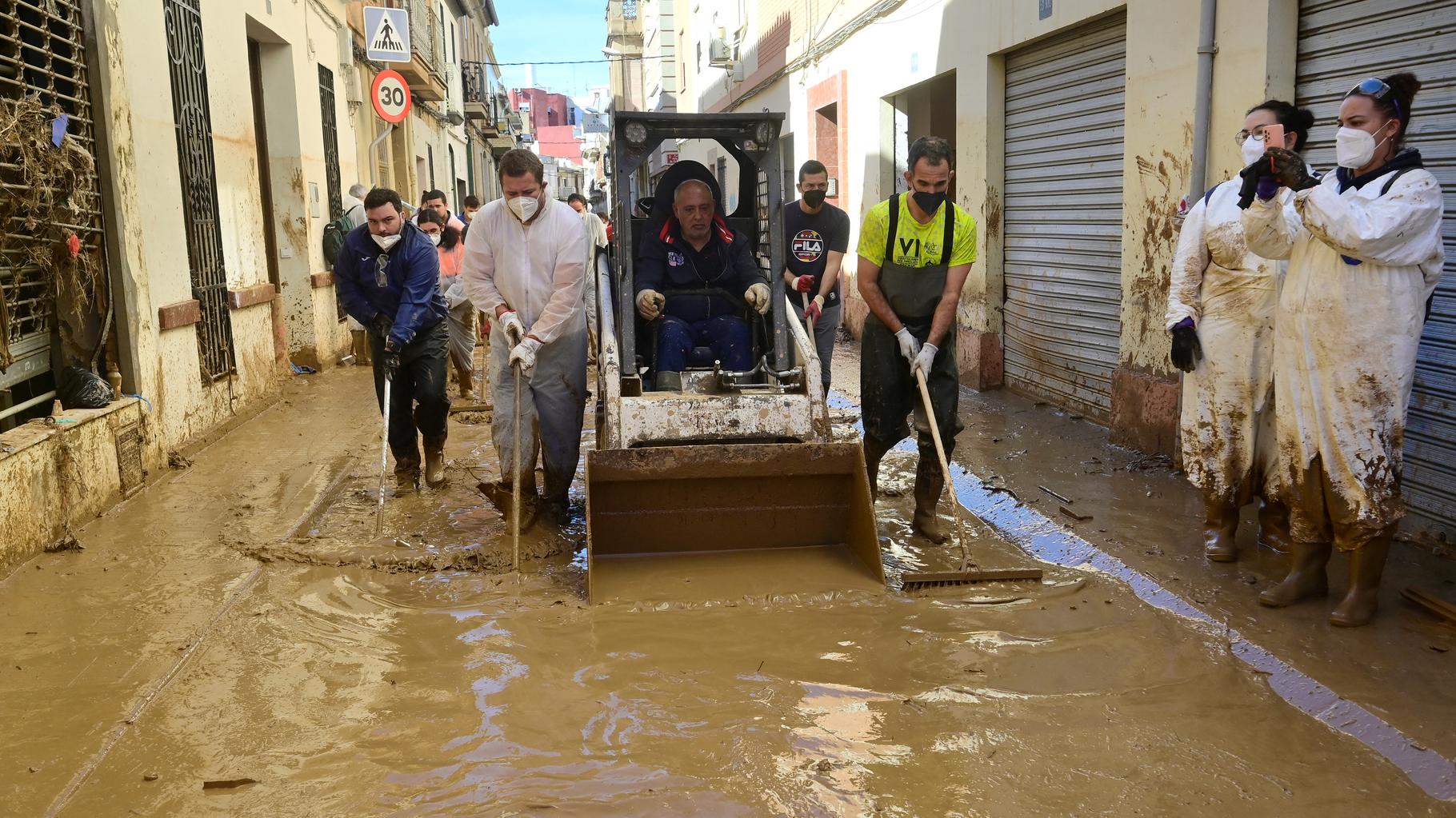 Inondations en Espagne : l’est du pays se prépare à de nouvelles pluies torrentielles, les écoles fermées ce mercredi