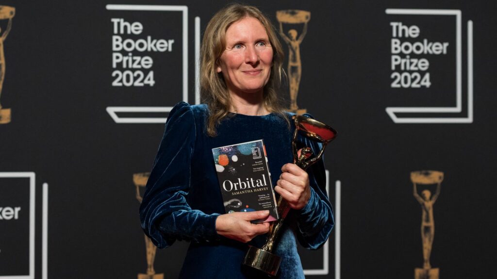 L'écrivaine britannique Samantha Harvey remporte le Booker Prize 2024 avec "Orbital", un roman qui offre une réflexion sur la crise climatique