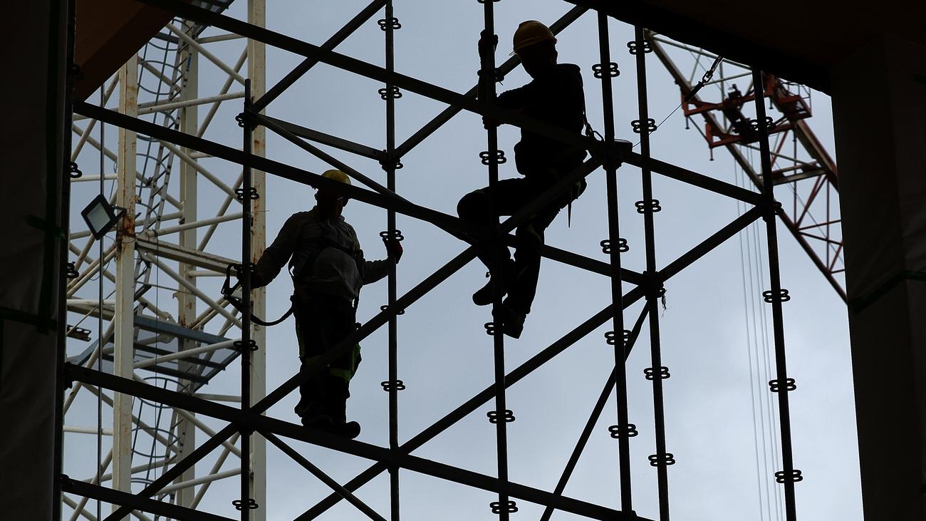 Konjunktur: Wirtschaftsweise senken Wachstumsprognose und fordern mehr Ausgaben