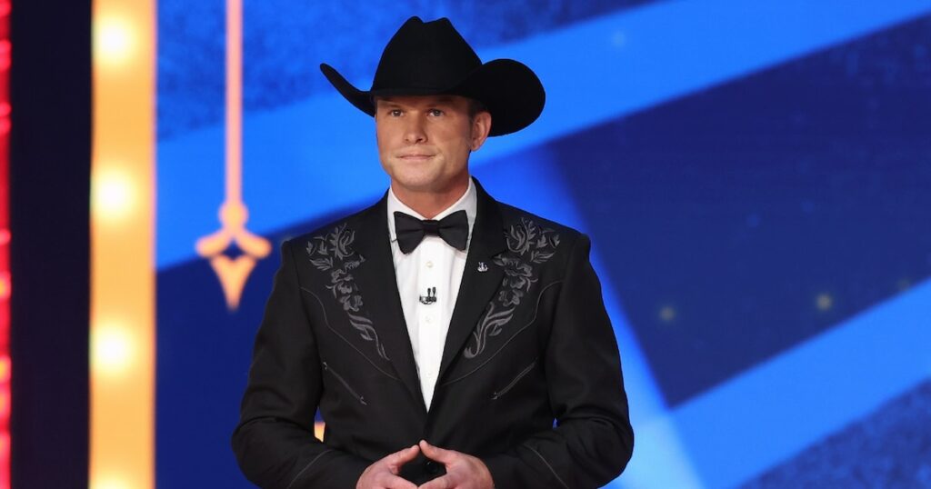 Le présentateur de Fox News Pete Hegseth sur scène lors de la remise des FOX Nation Patriot Awards 2023 à Nashville, dans le Tennessee, aux Etats-Unis, le 16 novembre 2023