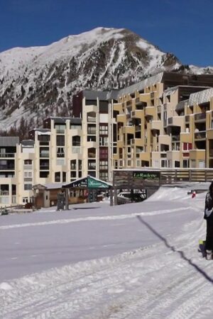 Dans les Alpes-Maritimes, les stations de ski commencent à préparer la saison sous les premières neiges