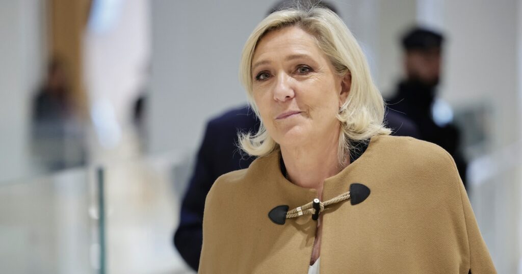 Marine Le Pen, cheffe de file du Rassemblement national (RN), arrive au tribunal de Paris, le 5 novembre 2024