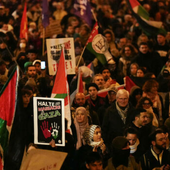 Trump remporte la Chambre des représentants, match au Stade de France sous haute surveillance, Israël accusé de «crime contre l’humanité»… L’actu de ce jeudi matin