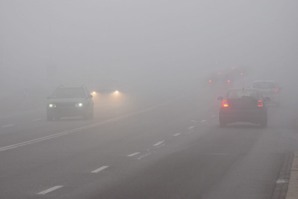 Comment utiliser les feux de brouillard ? De nombreux automobilistes le font mal et risquent une amende salée