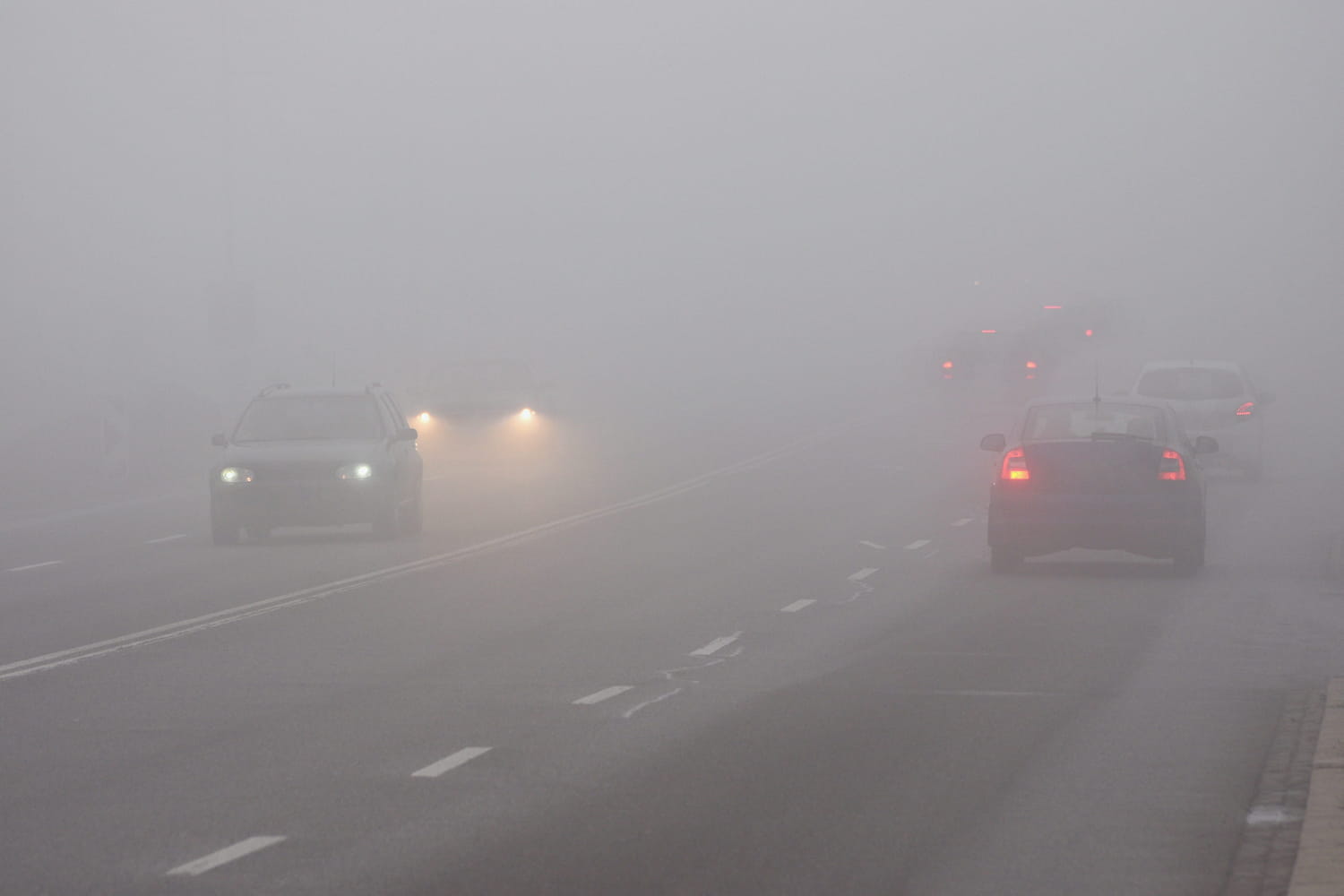 Comment utiliser les feux de brouillard ? De nombreux automobilistes le font mal et risquent une amende salée