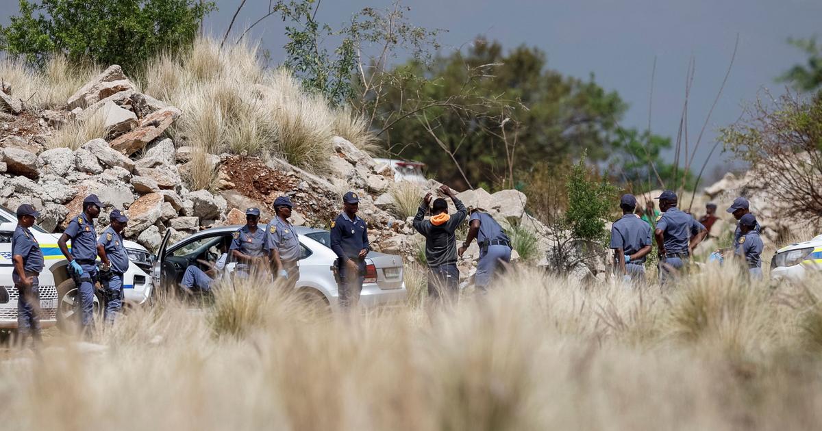 Afrique du Sud : des milliers de mineurs illégaux seraient assiégés par la police au fond d’un puits