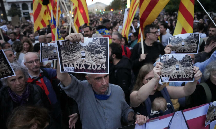 Inondations en Espagne : le président de la région de Valence reconnaît «des erreurs» et présente ses «excuses»