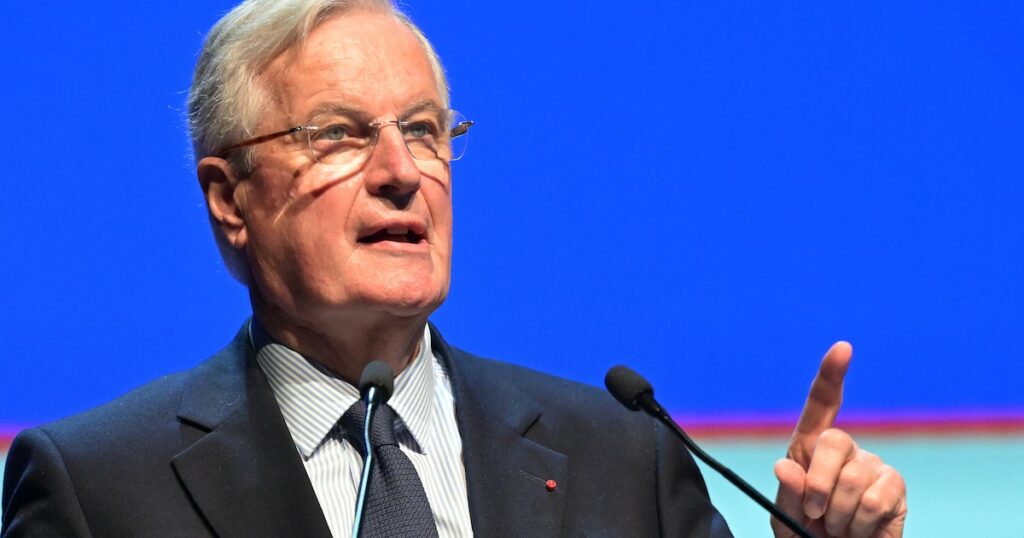 Michel Barnier s'exprime lors du 93ème congrès des Assises des Départements de France à Angers, le 15 novembre 2024.